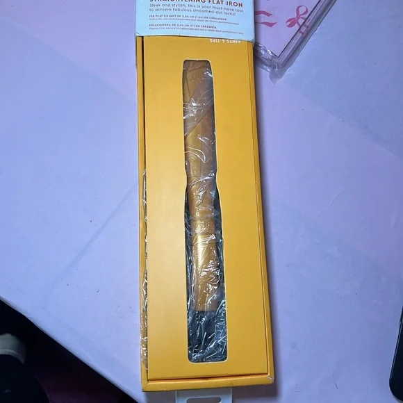 ✅NEW✅Hot Tools Ceramic Hair Straightener - Yellow - Picture 4 of 4